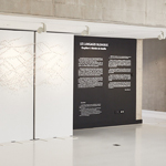 Silent languages, Chapter 4: Family history, installation of 1000 glass thimbles, 2021-2022, 7,23 x 0,15 x 2,45 m, MusVerre, Sars-Poteries (photo: Philippe Robin)